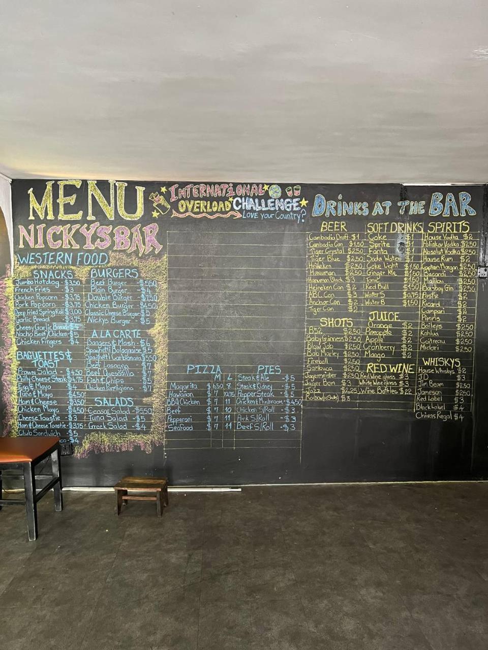 The Eighty8 Hostel Phnom Penh Exterior photo