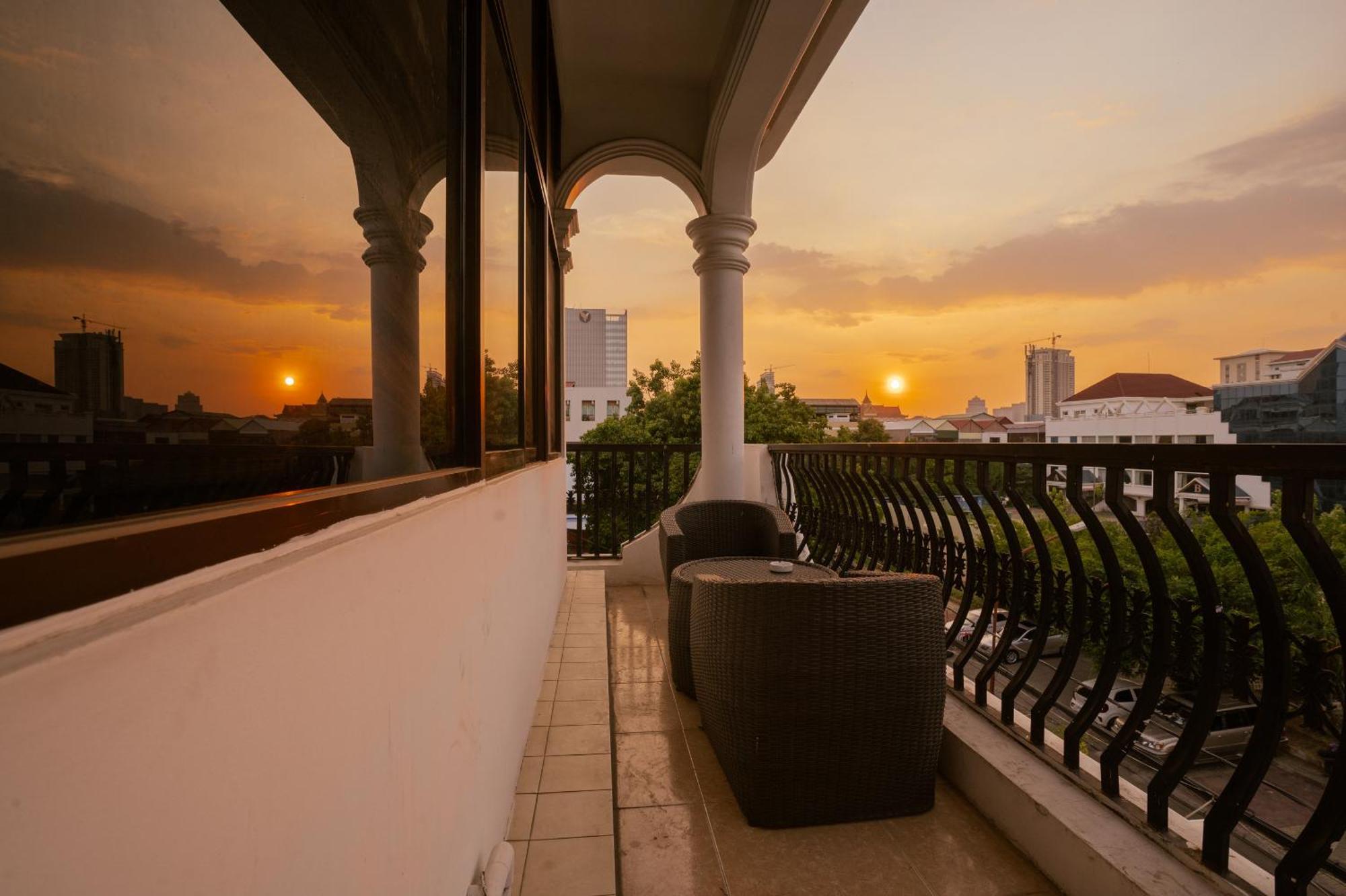 The Eighty8 Hostel Phnom Penh Exterior photo